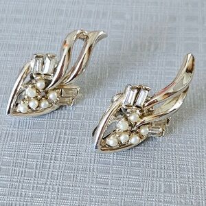 Vtg Sparkling Pearl and Glass Earrings